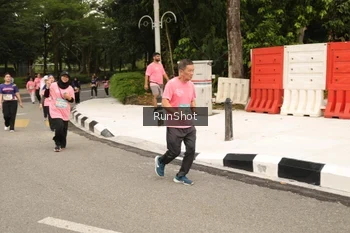 Runner Photo 4265065