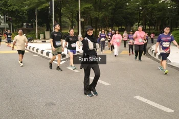 Runner Photo 4265143