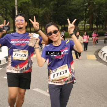 Runner Photo 4265183