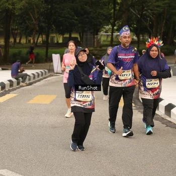 Runner Photo 4265371