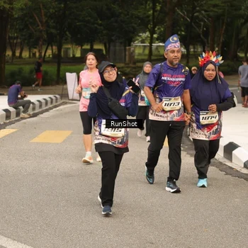 Runner Photo 4265373