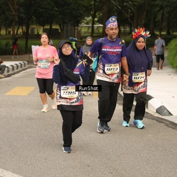 Runner Photo 4265377