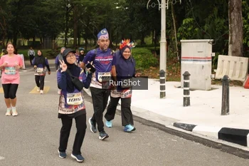 Runner Photo 4265384