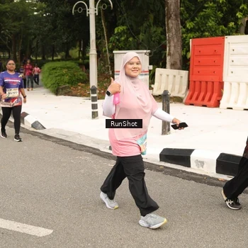 Runner Photo 4265466