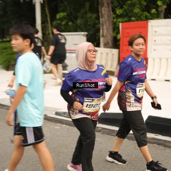 Runner Photo 4265564