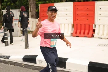 Runner Photo 4265612
