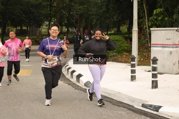 Runner Photo 4265675