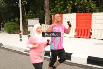 Runner Photo 4265698
