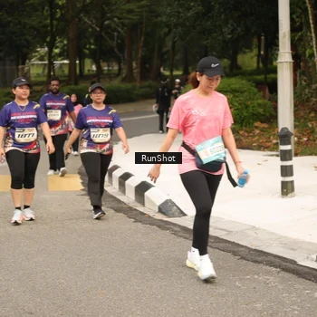 Runner Photo 4265735