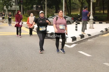 Runner Photo 4265875