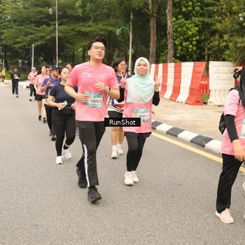 Runner Photo 4266096