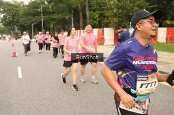 Runner Photo 4266117