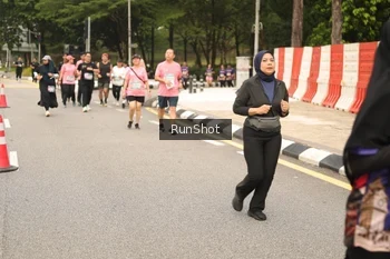 Runner Photo 4266218
