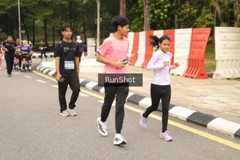 Runner Photo 4266312