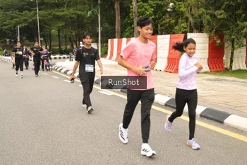 Runner Photo 4266315