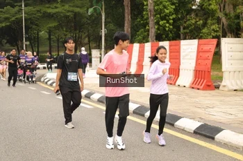 Runner Photo 4266317