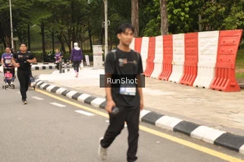 Runner Photo 4266324