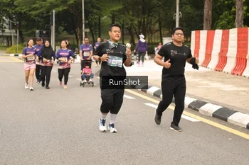 Runner Photo 4266345
