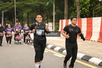Runner Photo 4266354