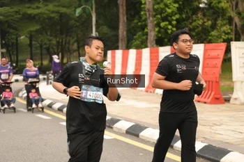 Runner Photo 4266357