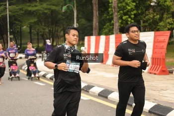 Runner Photo 4266365