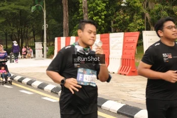 Runner Photo 4266366