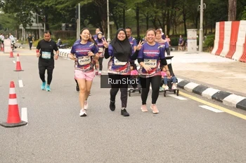 Runner Photo 4266374