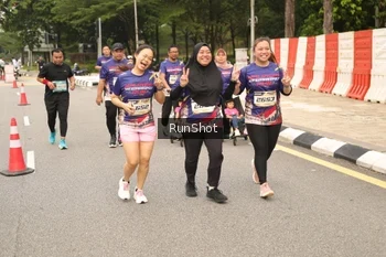 Runner Photo 4266385