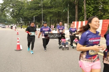 Runner Photo 4266395