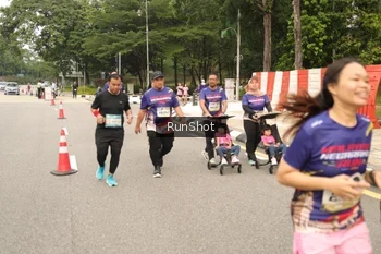 Runner Photo 4266397