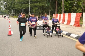 Runner Photo 4266398