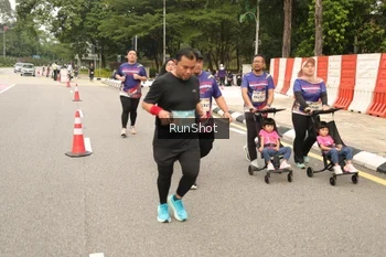 Runner Photo 4266405
