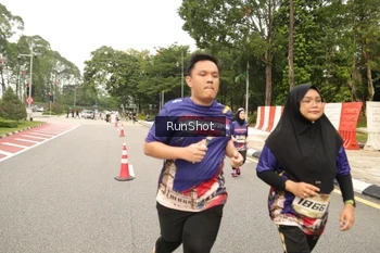 Runner Photo 4266421