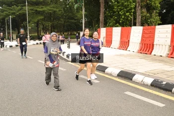 Runner Photo 4266495
