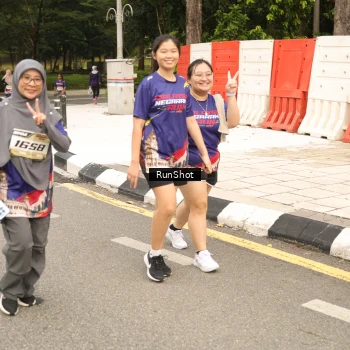 Runner Photo 4266496