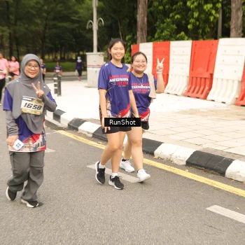 Runner Photo 4266499
