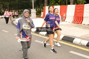 Runner Photo 4266501