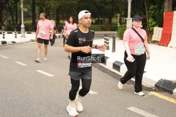 Runner Photo 4266533