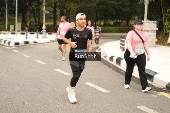 Runner Photo 4266543