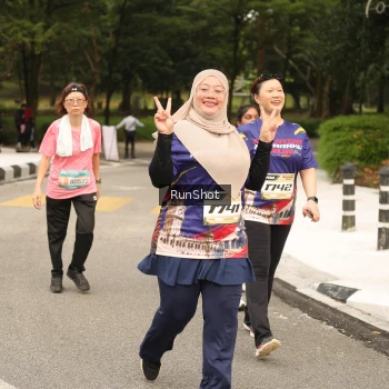 Runner Photo 4266564