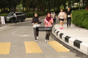 Runner Photo 4266581