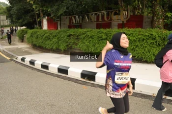 Runner Photo 4266667