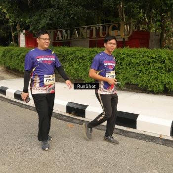Runner Photo 4266726