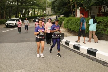 Runner Photo 4266772