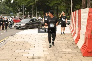 Runner Photo 4267115