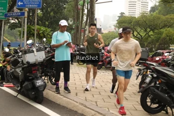Runner Photo 4267445