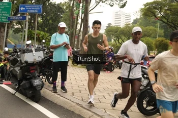 Runner Photo 4267456
