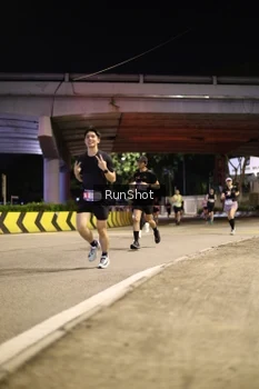Runner Photo 4267612