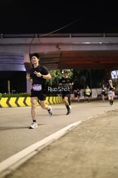 Runner Photo 4267615