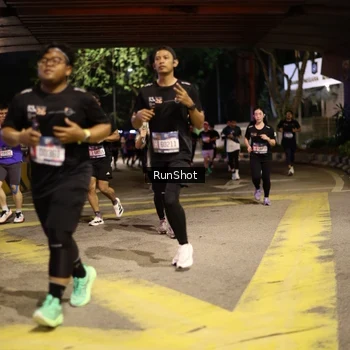 Runner Photo 4271315